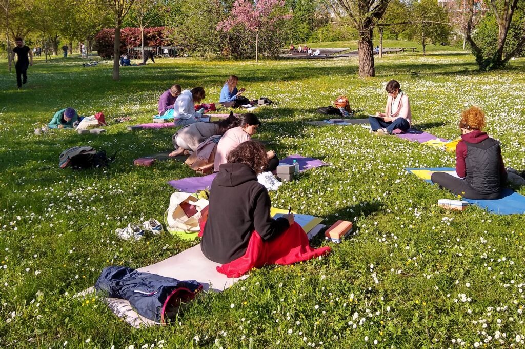 laboratorio-yoga-e-scrittura-primo-incontro-al-parco